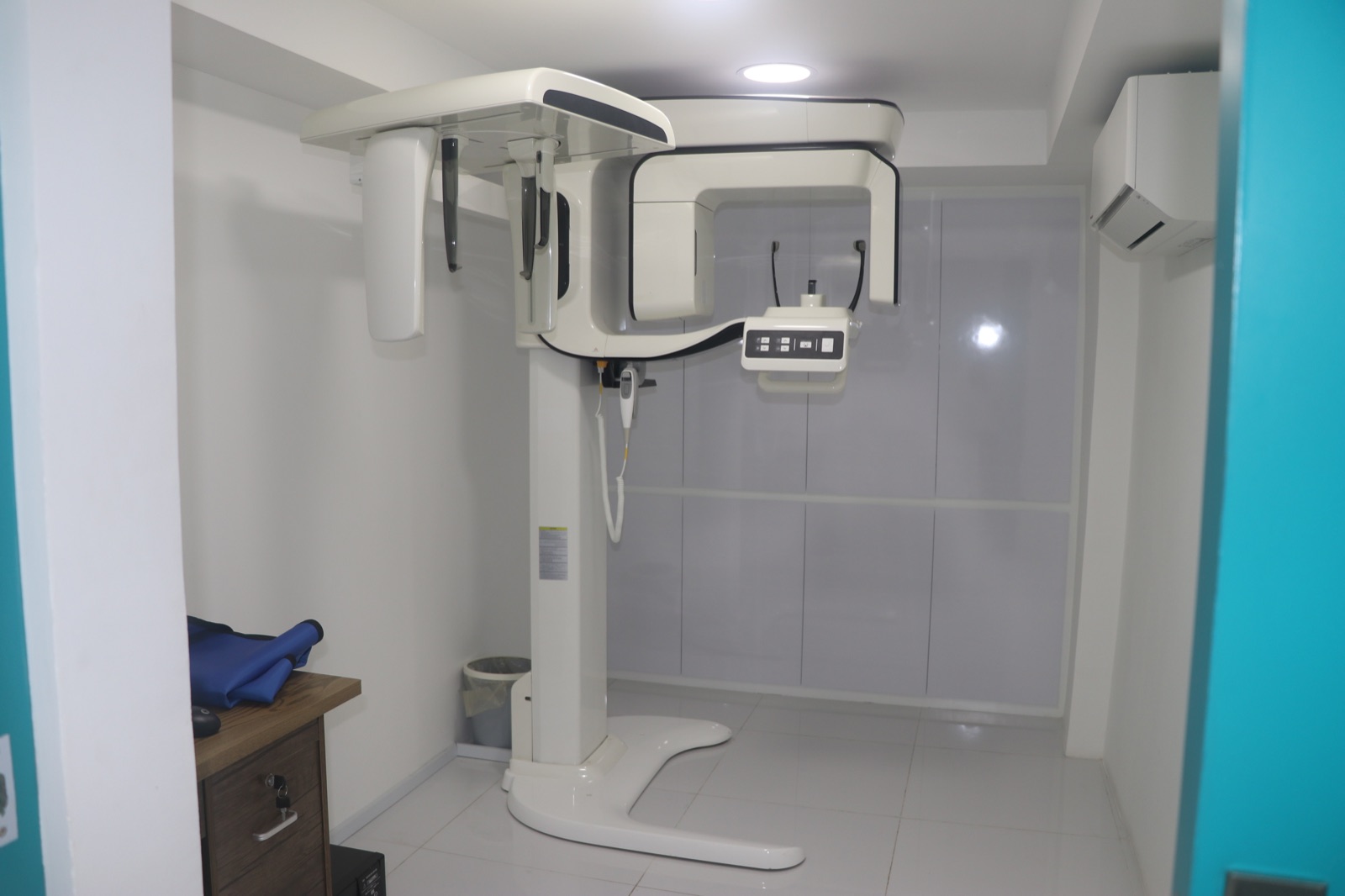 បន្ទប់ថត X-ray ធ្មេញនៅមន្ទីរពេទ្យធ្មេញ Manit